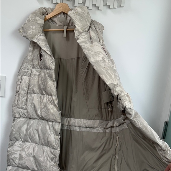 Lululemon Team Canada 22 Transformable Vest Maple Metamorphosis Light Neutral - Picture 5 of 5